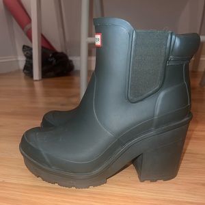 Hunter heeled rain boots, size 8.5, black/dark grey